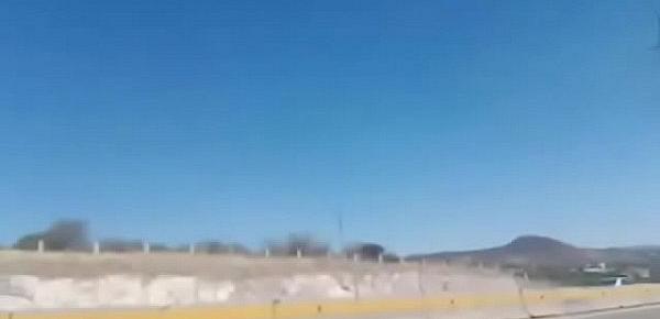  Una colombianita follando en la autopista